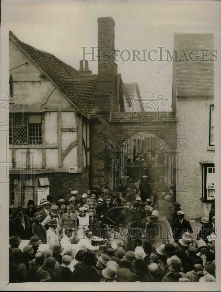 1927 Press Photo &quot;Mop&quot; Fair at Stratford - Historic Images