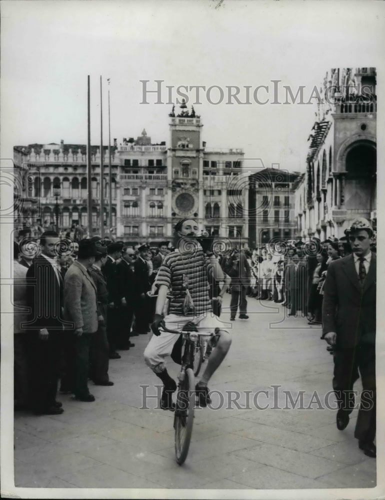 1950 Student Cyclist Ends 200 - Historic Images