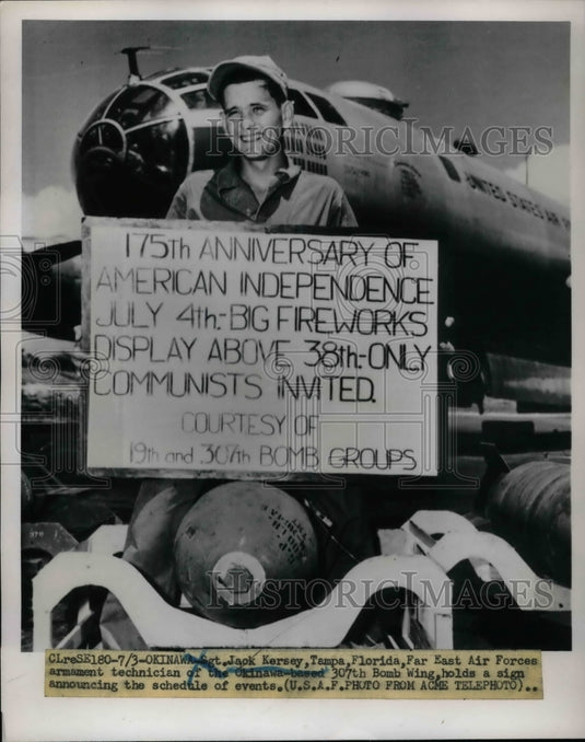 1952 Press Photo Sgt.Jack Kersey of Far East Air Forces hold a Schedule of event - Historic Images