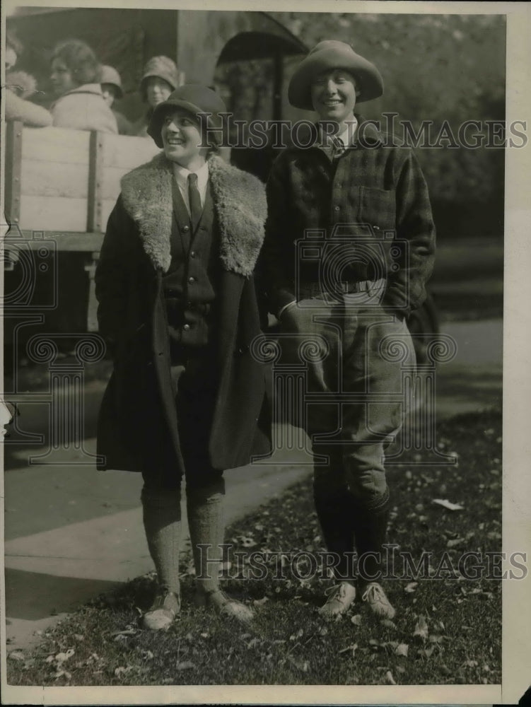 1925 Press Photo Elizabeth Lewis Betty Roys - nea65659 - Historic Images
