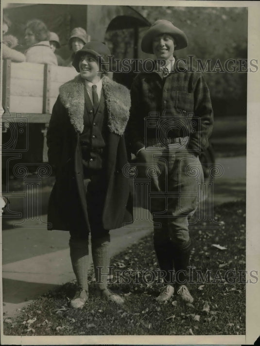 1925 Press Photo Elizabeth Lewis Betty Roys - nea65659 - Historic Images