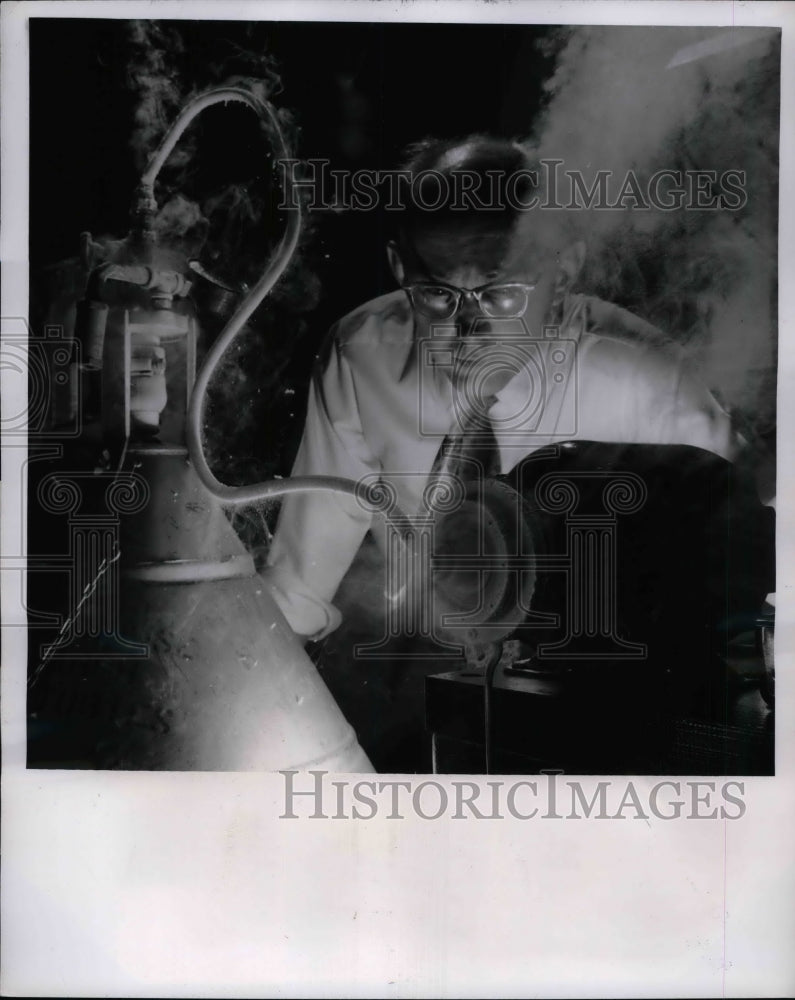 1962 Press Photo Westinghouse Research Laboratories Ball bearing electric Motor - Historic Images