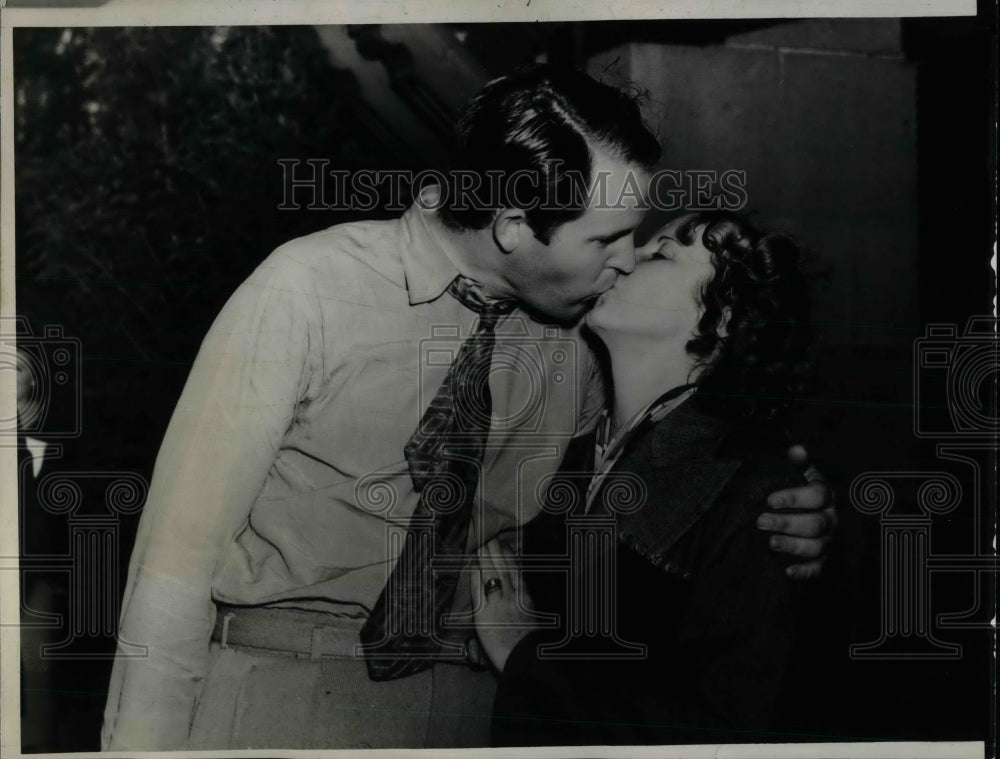 1938 Press Photo Ralph and MEs Gulhdahl kissed after Natl. Golf Championship.-Historic Images