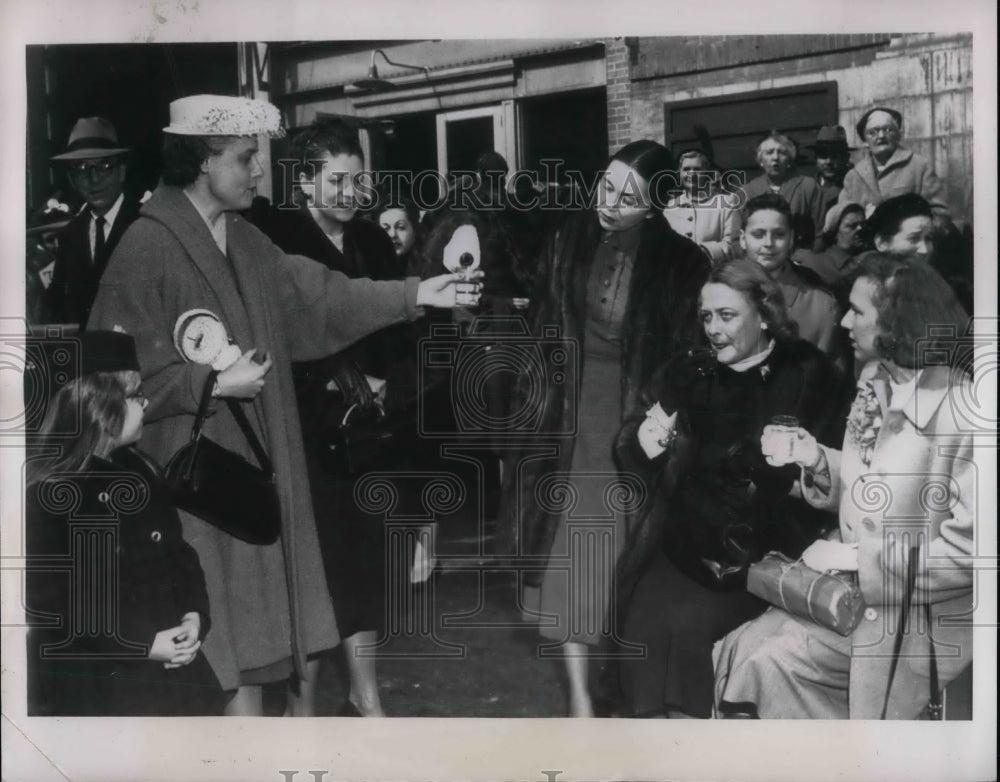 1954 Press Photo Farewell Party for Barbara Cluett abroad Italia Liner Vulcania. - Historic Images
