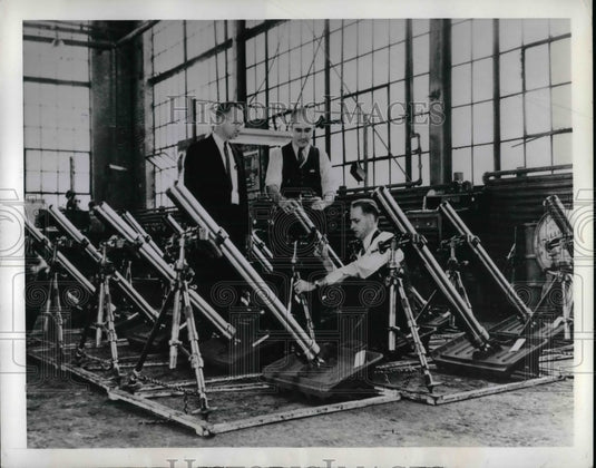 1942 Press Photo Trench Mortars Pullman-Standard Car Manufacturing Co. - Historic Images