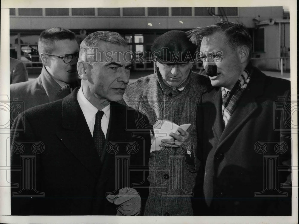 1957 Press Photo Acting Defense Sec Donald Quarles heads to NATO conference - Historic Images