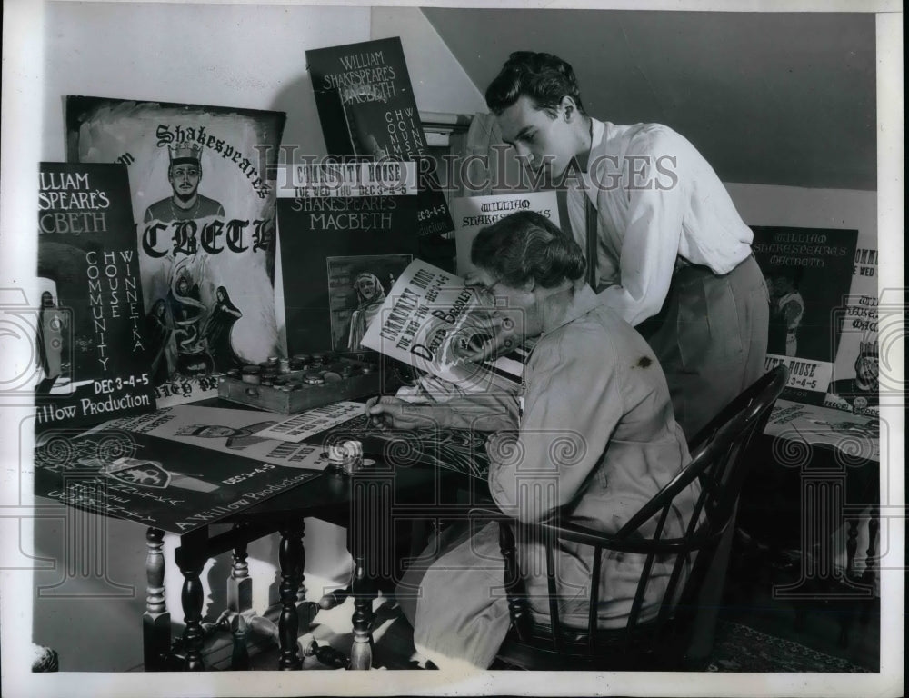 1946 Press Photo Mrs Bradley &amp; son for Bradley Productions - nea65748 - Historic Images
