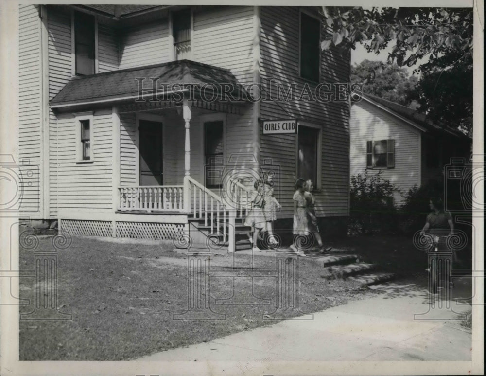 1939 Press Photo Dowagiak, Michigan gorls club building - nea65812 - Historic Images