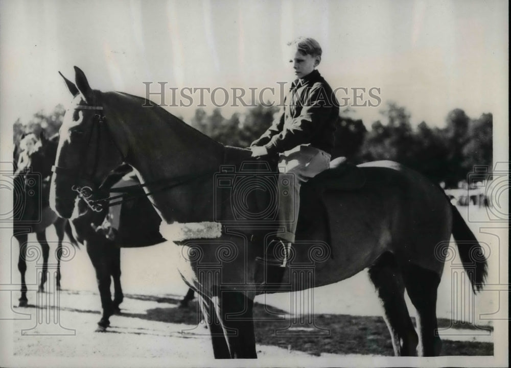 1938 J Robert Kelley Jr at Pinehurst Jtr Horse Show in N.C. - Historic Images