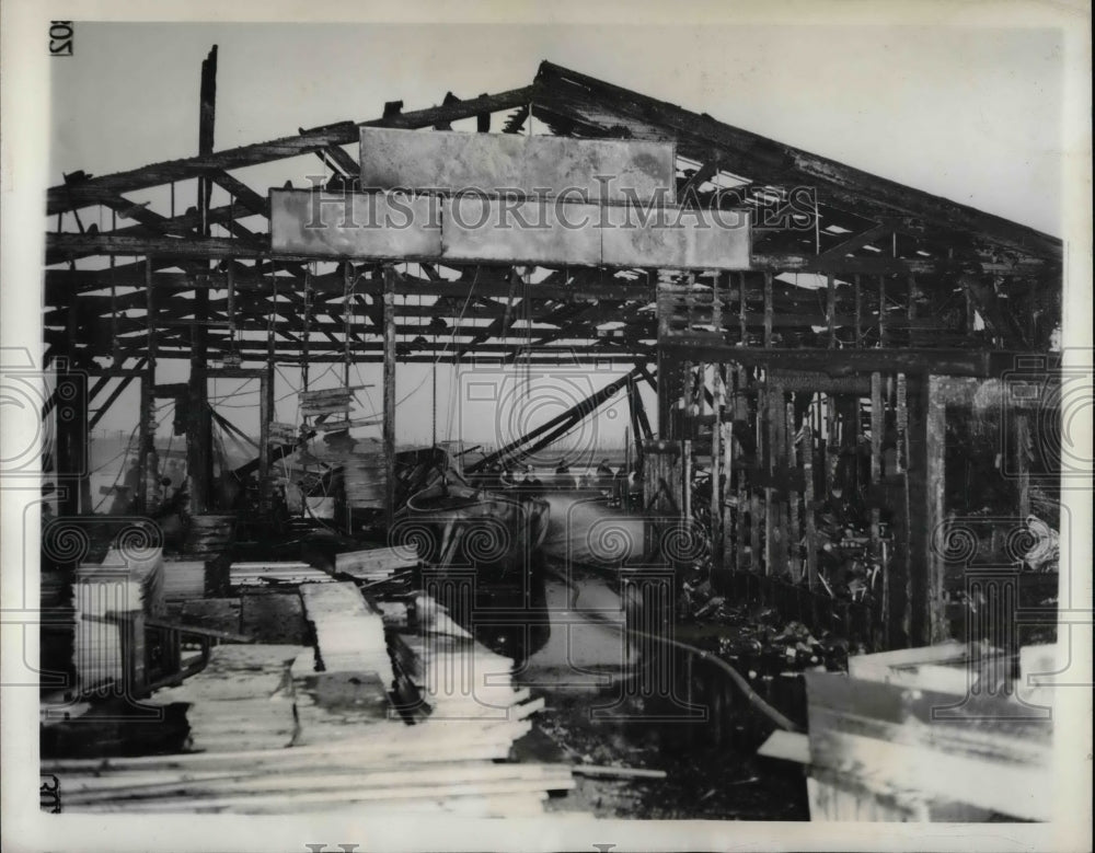 1942 Davitt Lifeboat Company in NYC burned down  - Historic Images