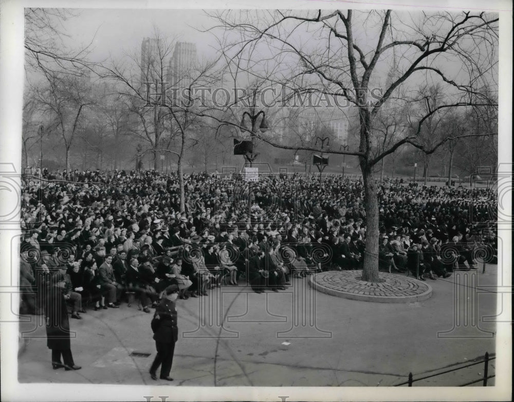 1943 Thousands of New Yorkers Gather for Easter Services Central Par - Historic Images