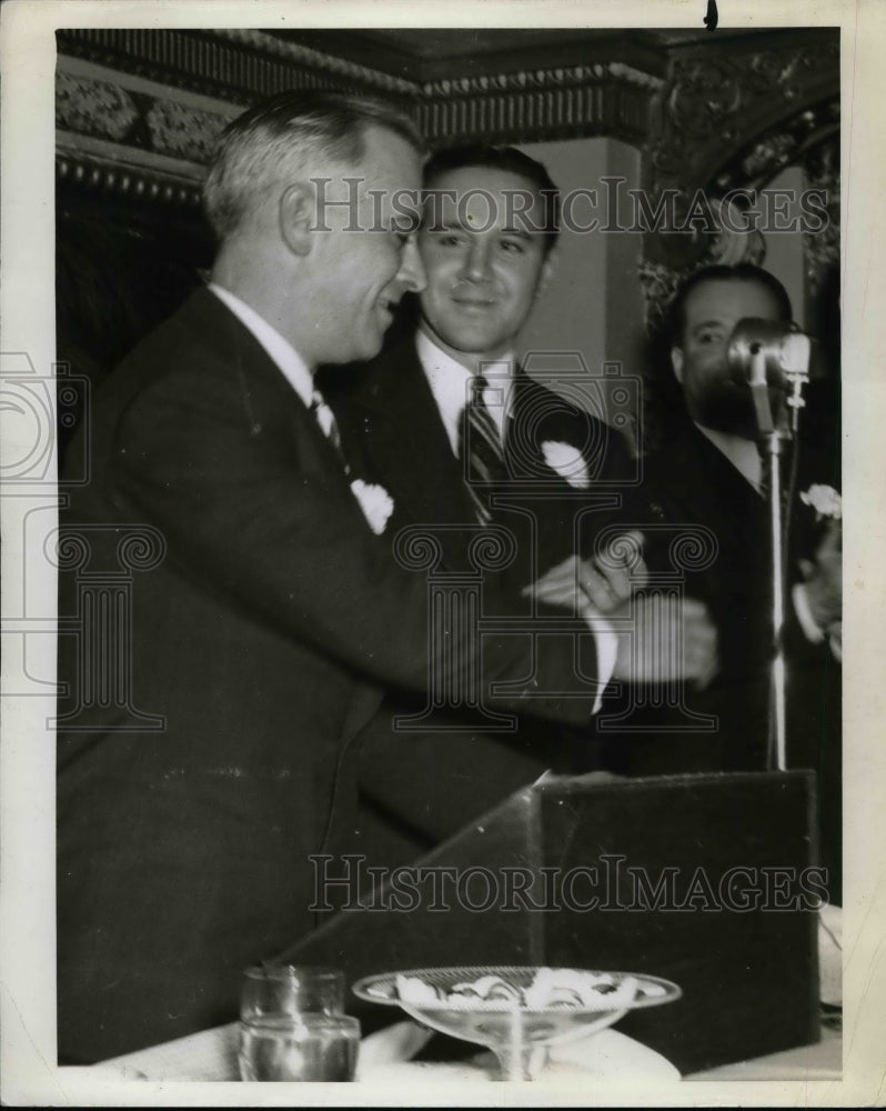 1941 Press Photo Illinois Governor Dwight Green Speaks At Champion Farmers Assn - Historic Images