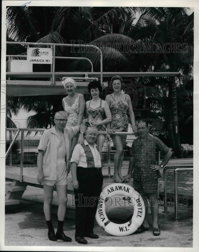 1961 Kahn Stonehill &amp; Noll Families Vacationing At Arawak Hotel - Historic Images