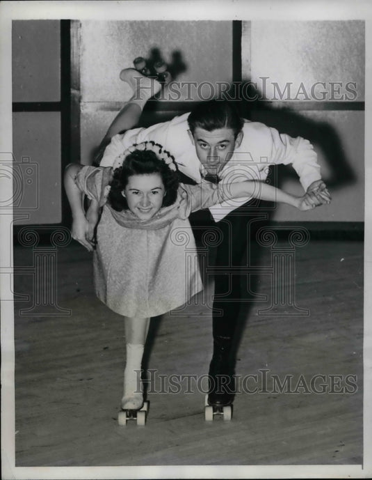 1941 Press Photo Mary Keating & Donald Homans in National Roller Skating Champ. - Historic Images