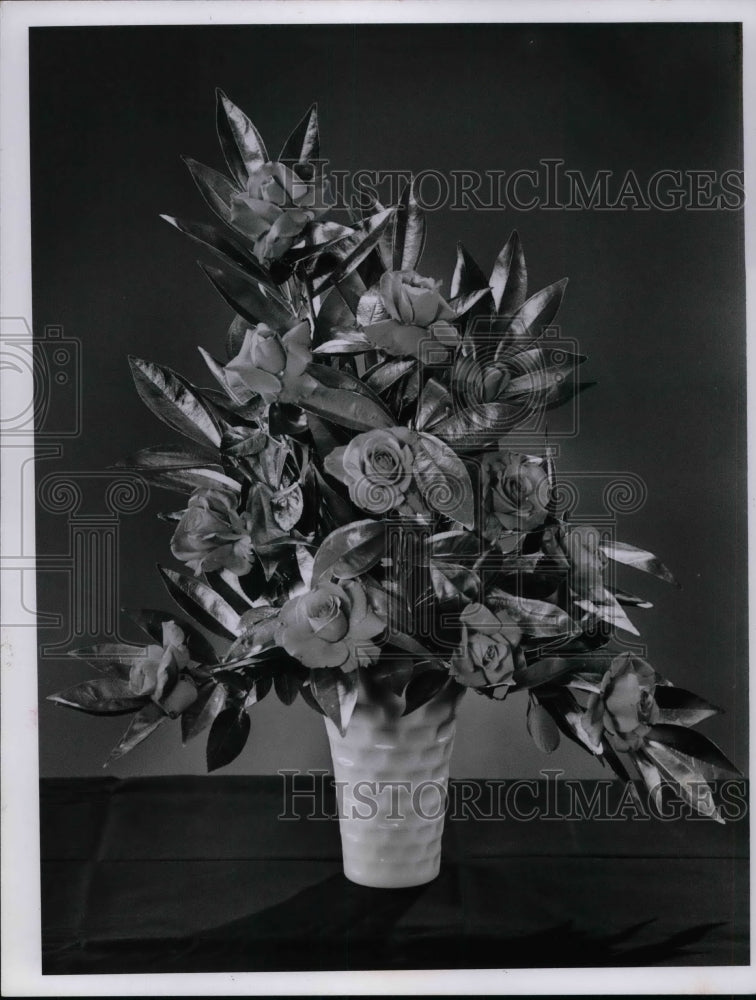 1965 a bouquet of flowers.  - Historic Images