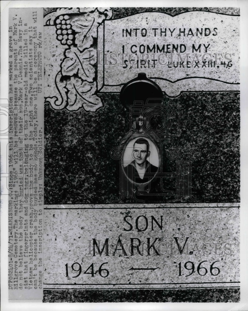 1971 Press Photo A graveyard headstone. - nea66085 - Historic Images