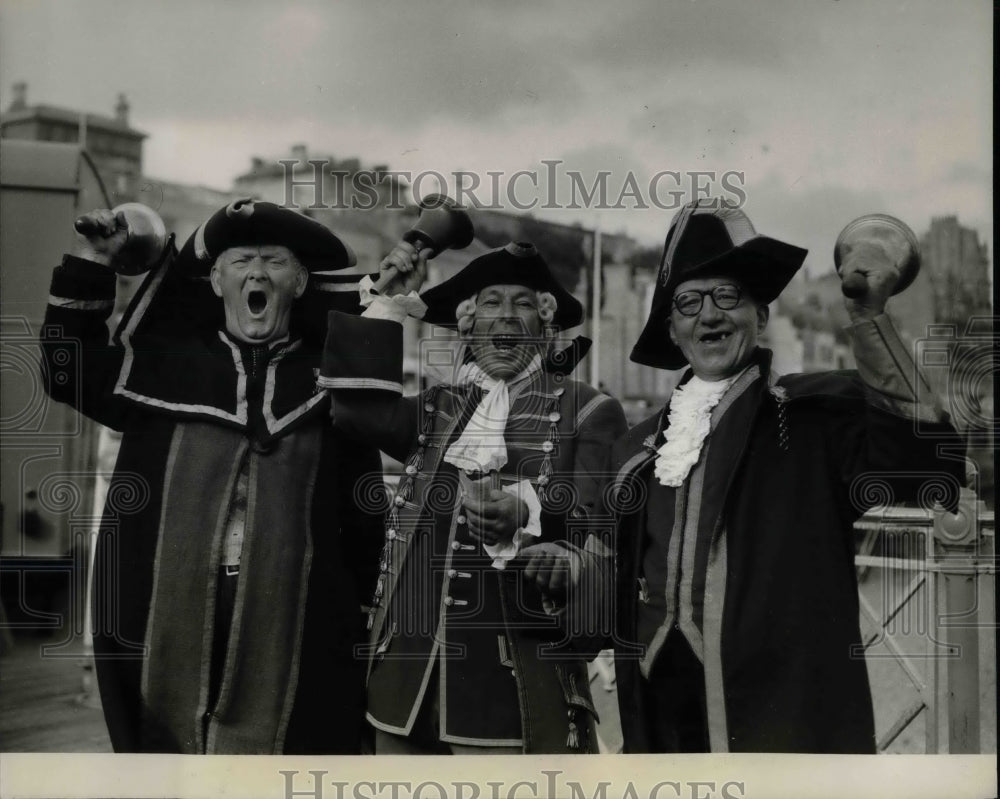 1960 Press Photo England&#39;s annual Town Crier Contest participants - Historic Images