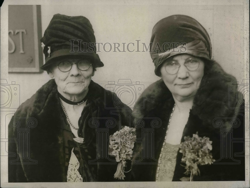 1928 Press Photo Mrs JH White, Ala. woman democrat & Mrs CJ Sharp in D.C. - Historic Images
