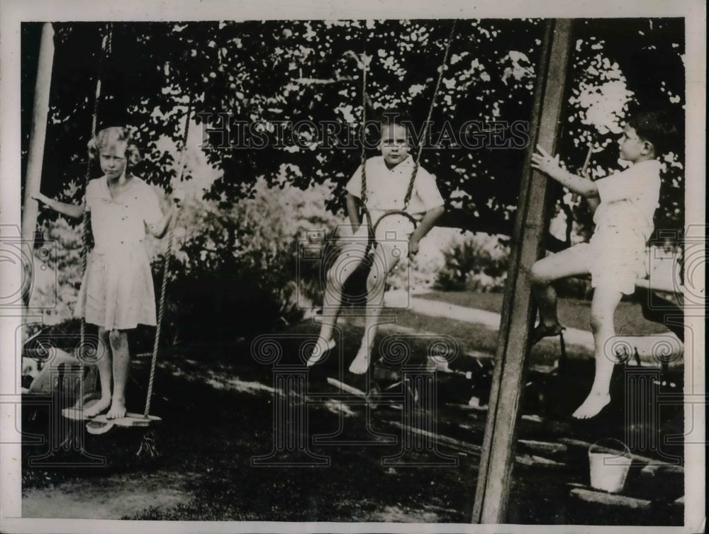 1935 George, Ann & Philip Weterhauser Jr before kidnapping - Historic Images