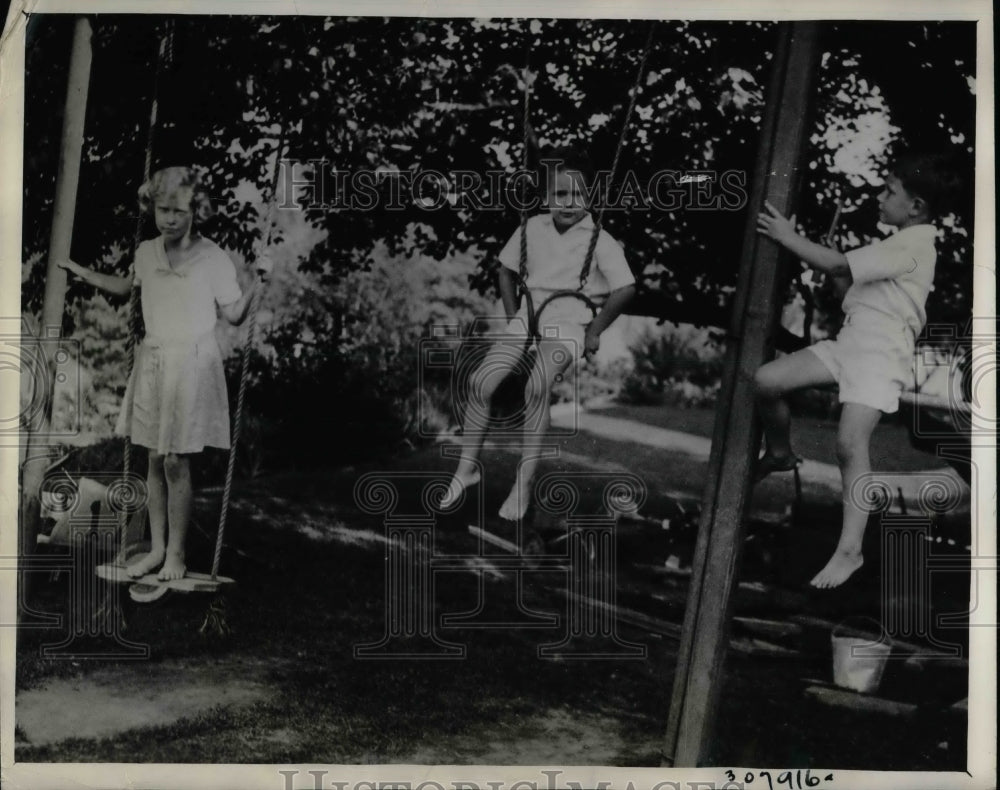 1935 Anne, George & Philip Weyerhauser Jr before their kidnapping - Historic Images
