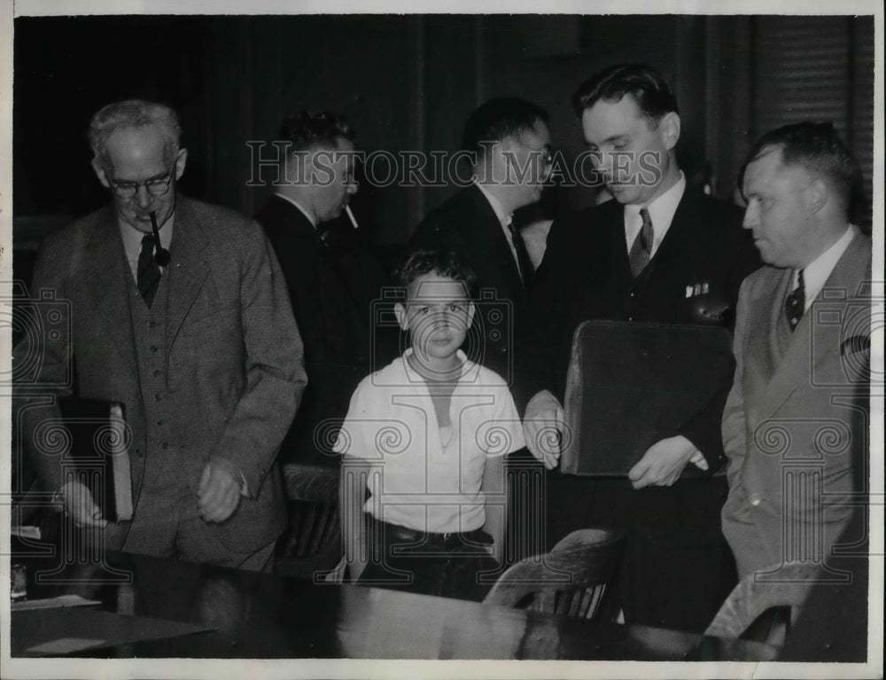 1935 Press Photo G H Weyerhauser &amp; atty EJ Connelly at court - nea66192 - Historic Images