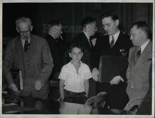 1935 Press Photo G H Weyerhauser & atty EJ Connelly at court - nea66192 - Historic Images