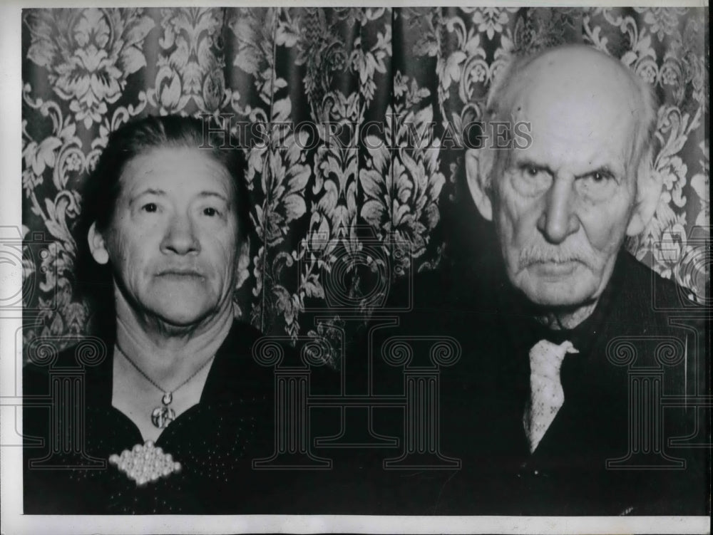 1942 Cadott, Wis. Leslie A Wilcox. age 96 weds M Buttke  - Historic Images