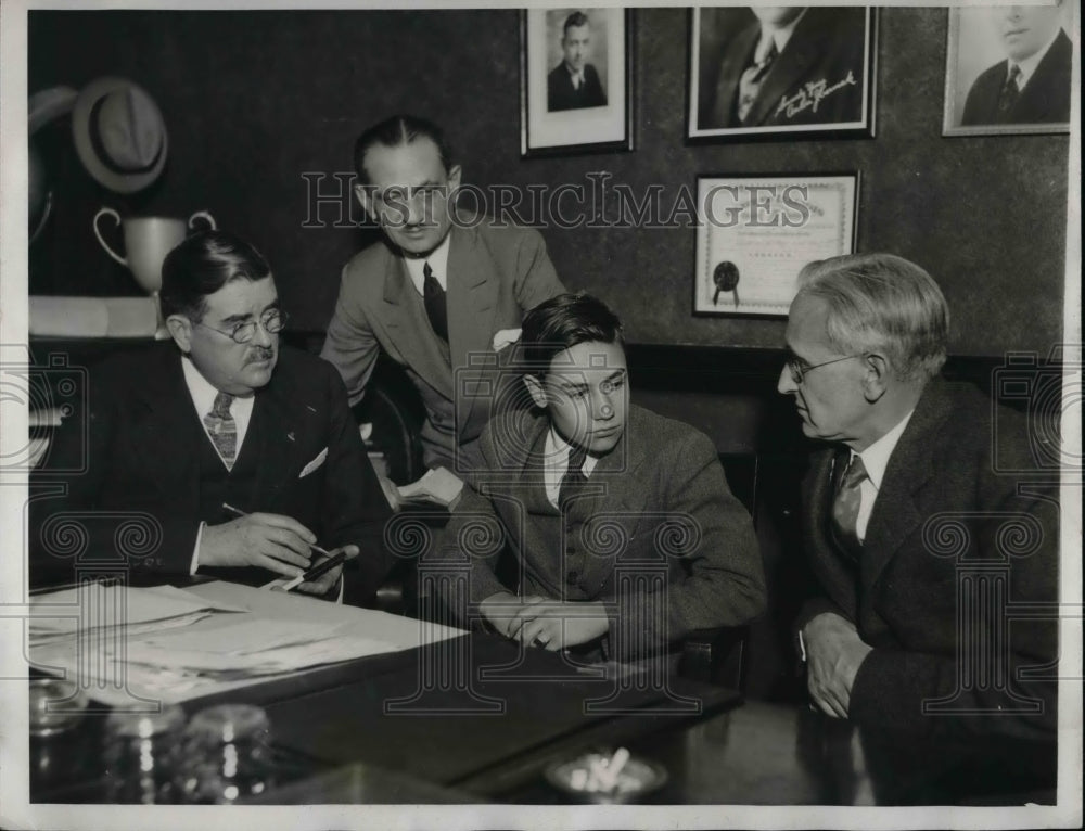 1932 Dr F Walsh, Dr HR Hoffman, Dr HW Singer & killer CB Arnold Jr - Historic Images
