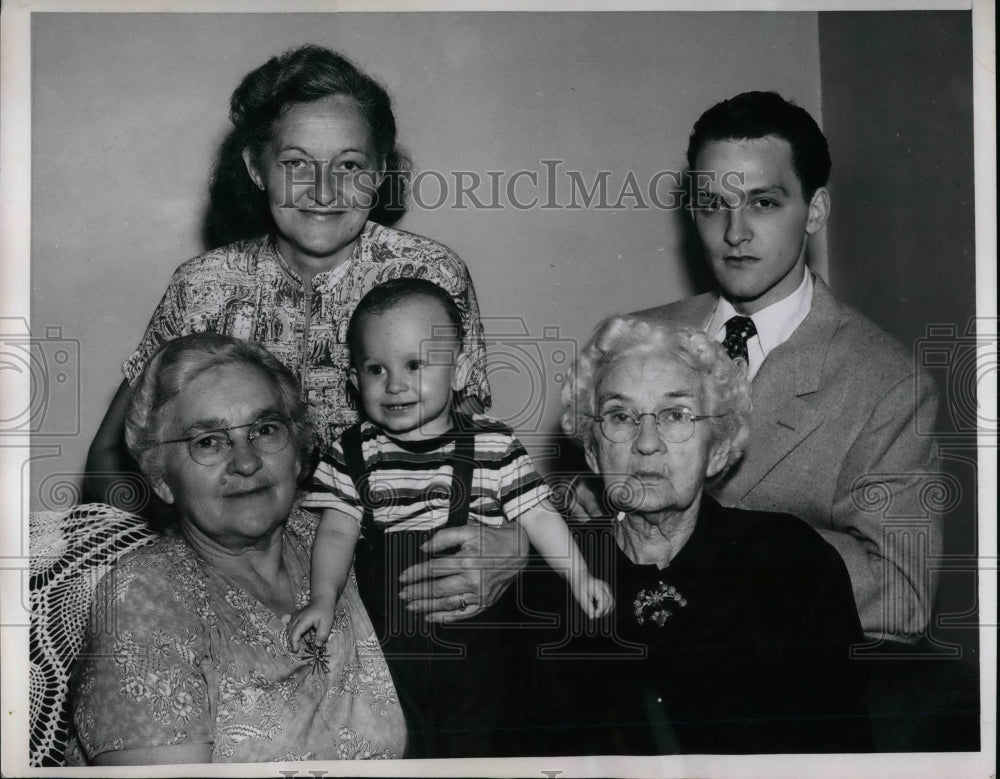 1952 Press Photo Family of five generations in Chicago - nea66329 - Historic Images