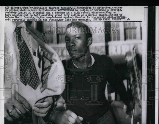 1967 Press Photo Maurice Kessler handcuffed at police station for school attack - Historic Images