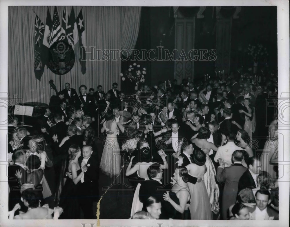 1950 Horse Show Ball, Waldorf Astoria Hotel, New York  - Historic Images