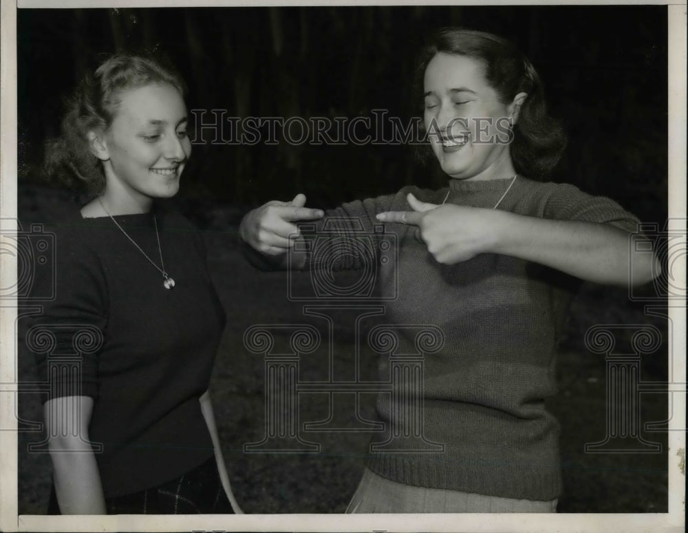 1939 Leonore Ginsberg, Janet Lineberger Mills College Pilot Training - Historic Images