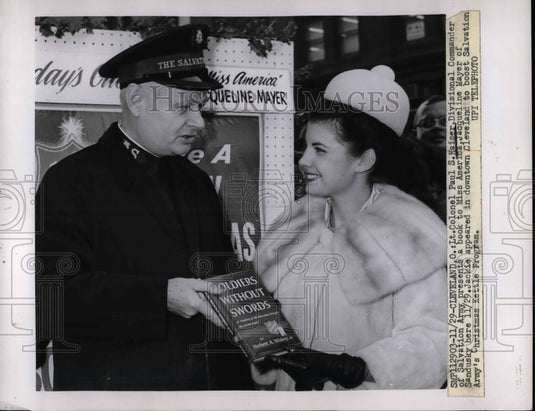 1963 Press Photo Lt Col Paul Kaiser Of Salvation Army Presents Book - nea66380 - Historic Images