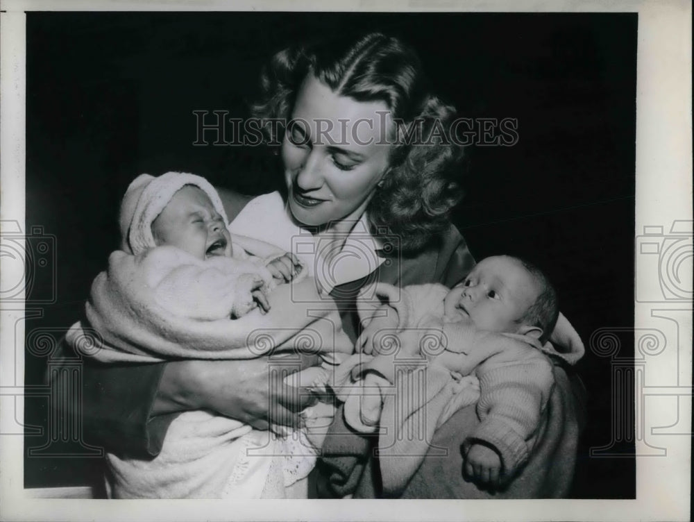 1946 Judy Rocz, Brendan Olney, Stella Boyle, Wait War Bride Mothers - Historic Images