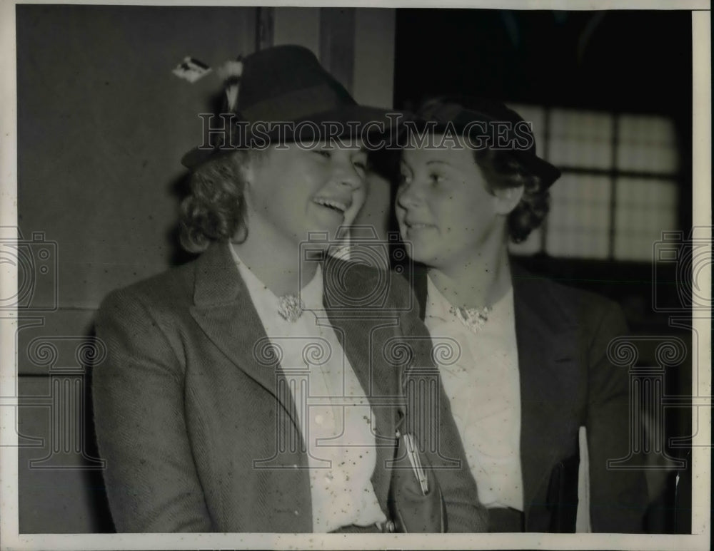 1938 Press Photo Katherine Preisker and Patricia Preisker sailing on tour - Historic Images