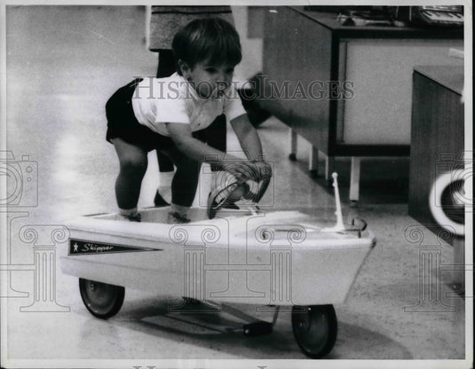 1969 Press Photo Budding young naval prospect sails down the aisle of a St. - Historic Images