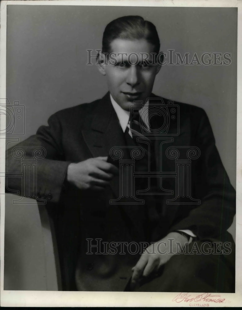 1940 Press Photo Hayden B. Kline, President of Industrial Rayon Corp. - Historic Images