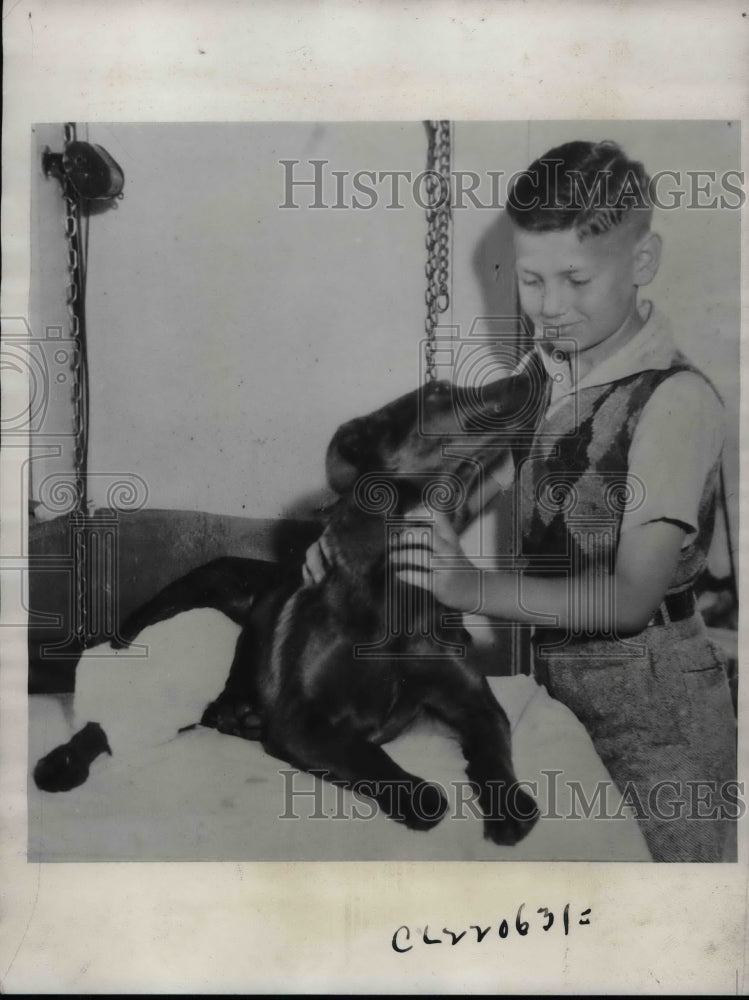 1933 Rev. William Kitchen charged w/ cruelty to &quot;Pooch&quot; the dog - Historic Images