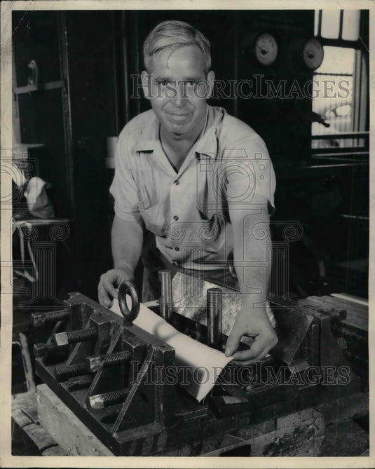1948 Press Photo Robert Shultz of the Westinghouse Electric Corporation - Historic Images