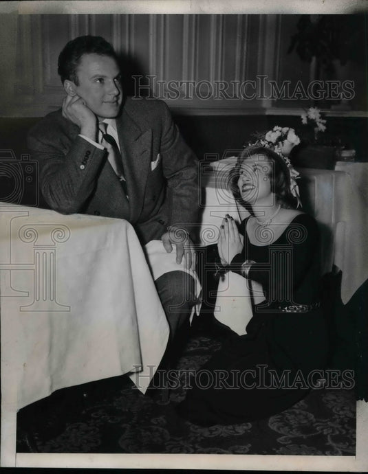 1948 Press Photo Bete Pfarr Model Proposes to Ed Prokop - nea66540 - Historic Images