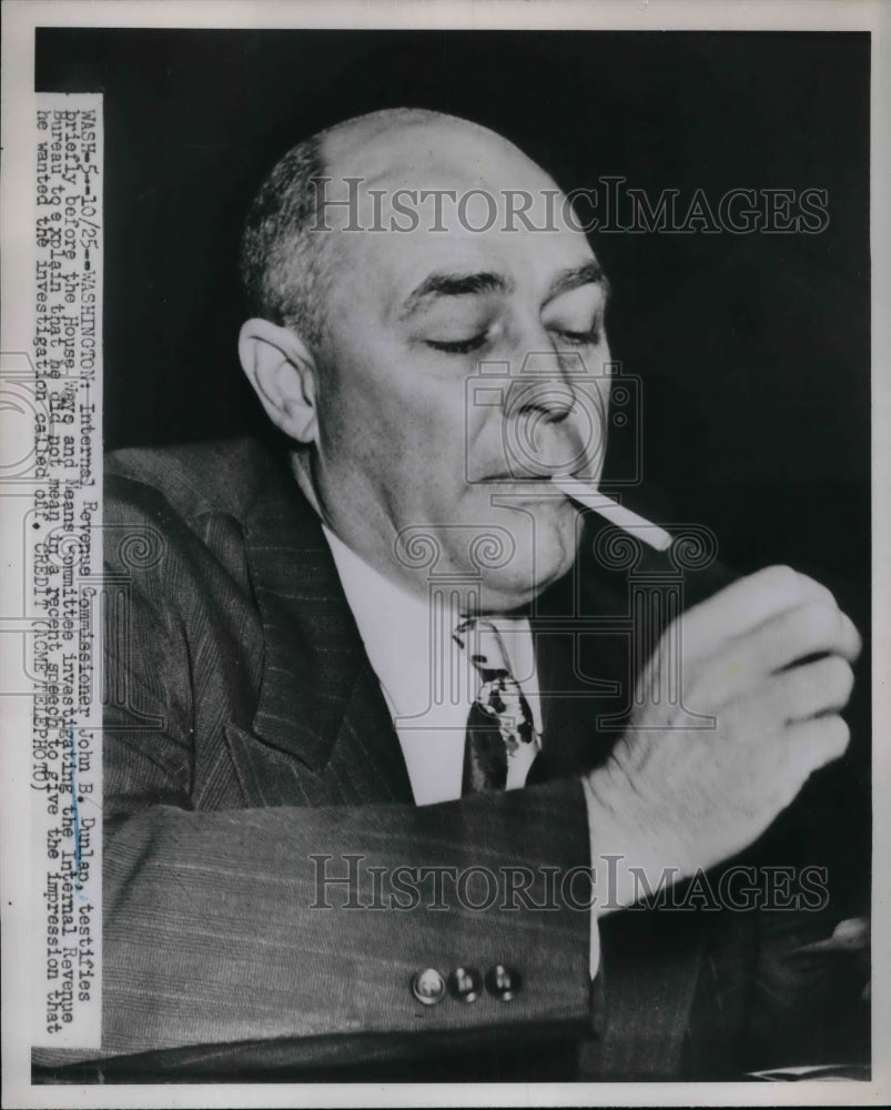 1951 Press Photo Ex IRS collector Denis DeLaney on trial for bribe taking - Historic Images