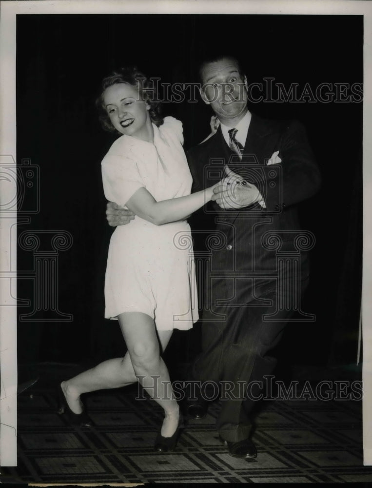 1939 Helen Wilson and Bert Bartram dancing &quot;The Scarlerhatte&quot; - Historic Images