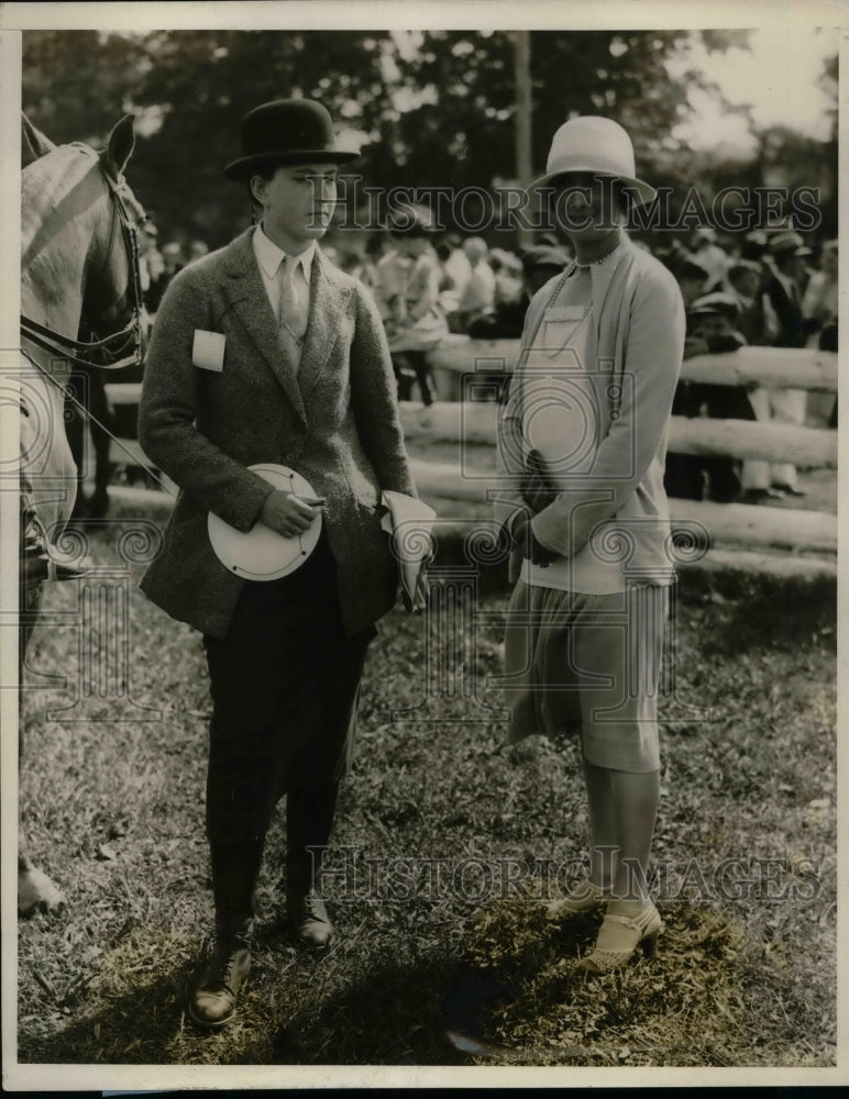 1926 Press Photo Miss Elenor Schlor and Mrs. Noovo Schlor - nea66665 - Historic Images