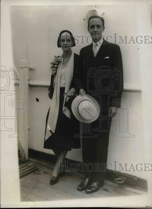 1930 Mr & Mrs Gardner D. Stout sail for their honeymoon  - Historic Images