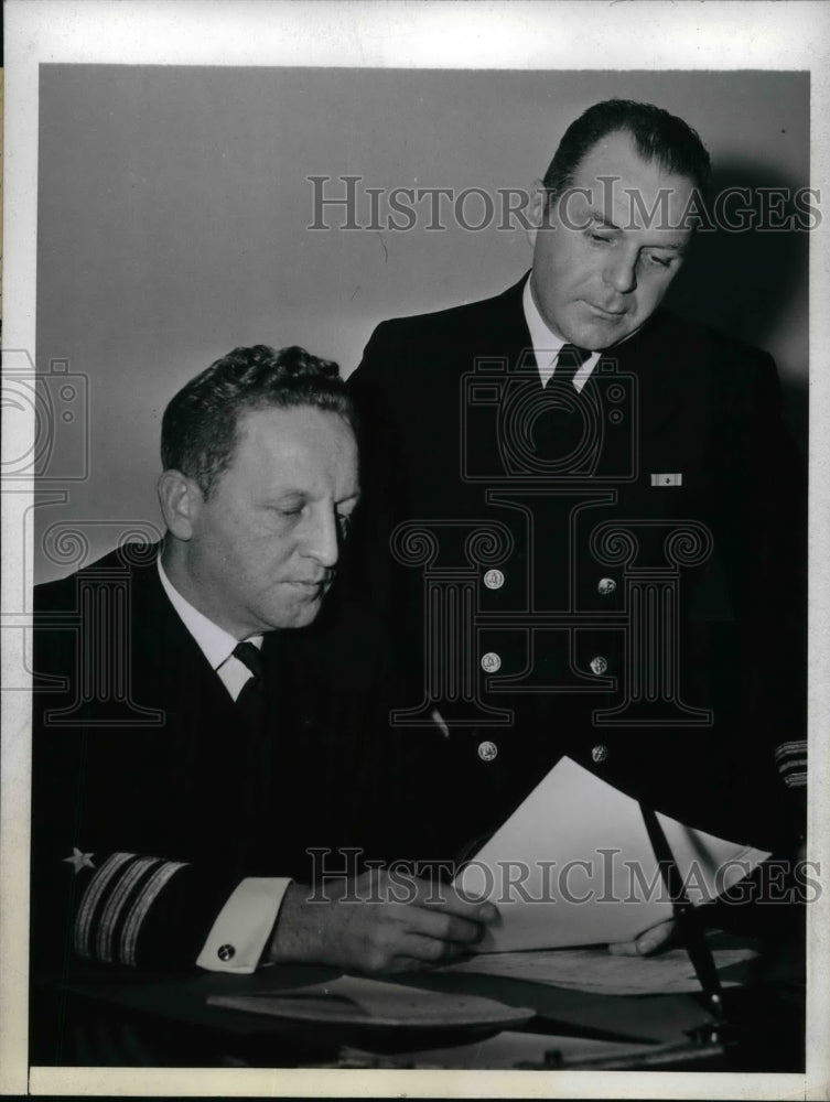 1942 Press Photo Commander George Wauchop &amp; Lt Com WH Fitzgerald - nea66731 - Historic Images