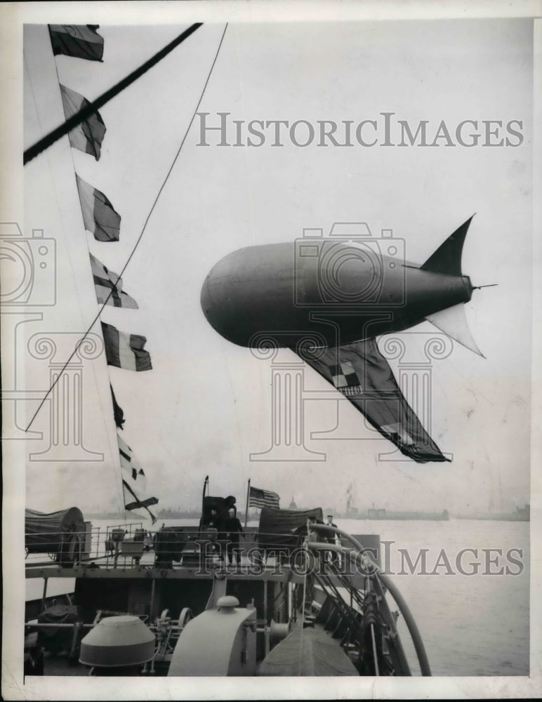 1944 Barrage Balloon Protection Of Allies Demonstrated On US Ship - Historic Images