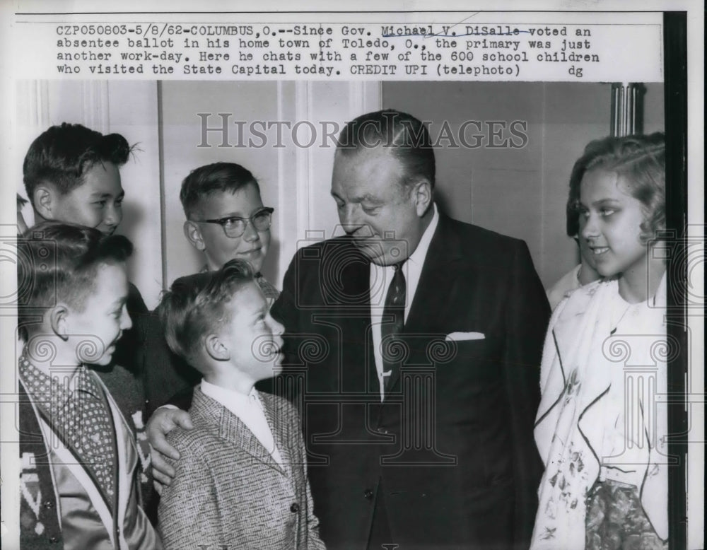 1962 Press Photo Ohio Gov. Michael DiSalle &amp; schoolkids at the capital - Historic Images