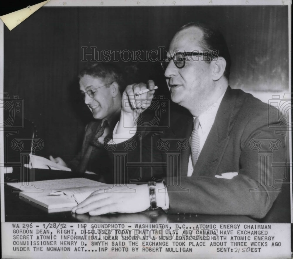 1952 Press Photo Atomic Energy Chairman Gordan Dean Washington News Conference - Historic Images