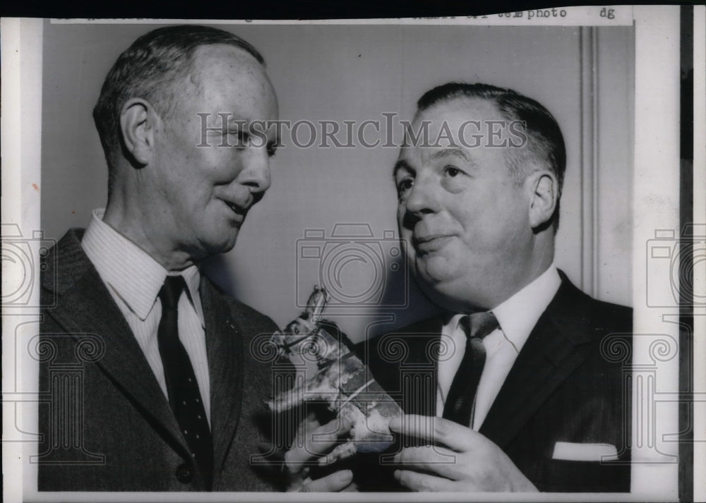 1959 Press Photo Ohio Sen Stephen M Young & Gov Mike DiSalle - nea66910 - Historic Images