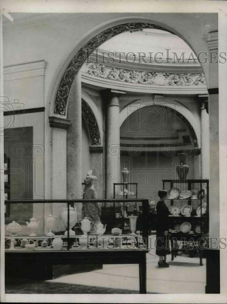 1932 Press Photo Priceless Pottery Exhibition at Mortimer Galleries Hull England - Historic Images